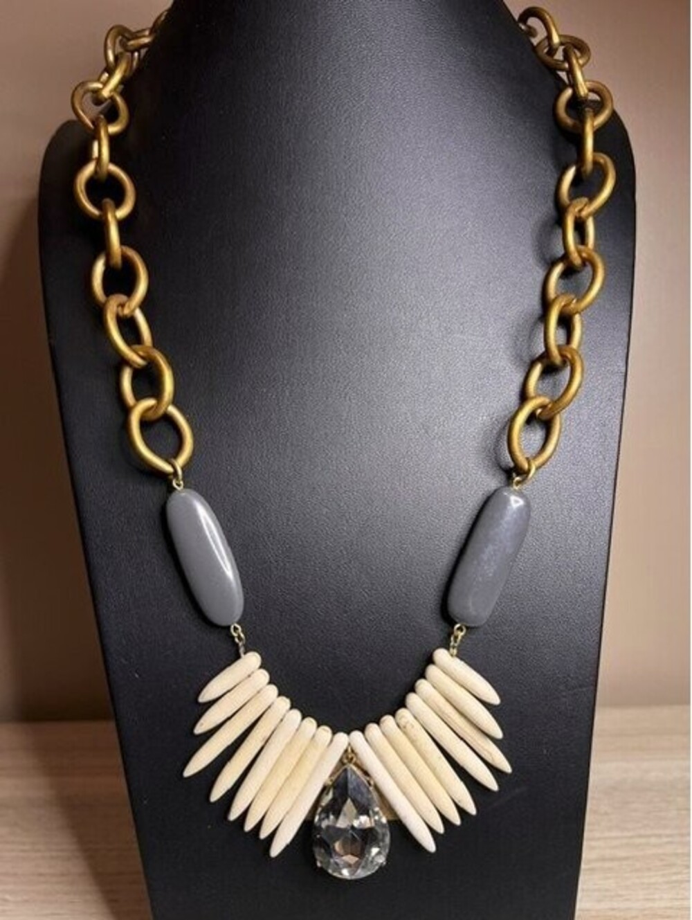 B6218 David Aubrey Statement Bib Necklace Gold Tone crystal howlite 20-24"